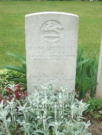 Bethune Town Cemetery - Taylor, Norman Leopold