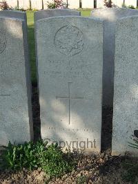 Bethune Town Cemetery - Taylor, T