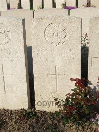 Bethune Town Cemetery - Tennent, D