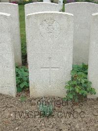 Bethune Town Cemetery - Thomas, H W
