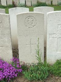 Bethune Town Cemetery - Thomas, H F