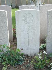 Bethune Town Cemetery - Thomas, Raymond