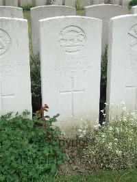 Bethune Town Cemetery - Thompson, G