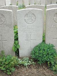 Bethune Town Cemetery - Thorpe, C