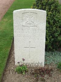 Bethune Town Cemetery - Thynne, Lord Alexander George