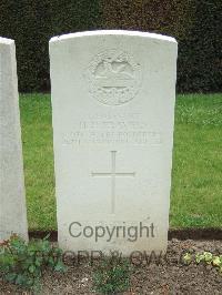 Bethune Town Cemetery - Travers, Hamilton Henry