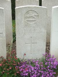 Bethune Town Cemetery - Travis, H