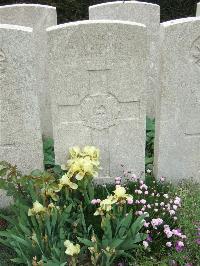 Bethune Town Cemetery - Trundle, H