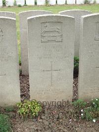 Bethune Town Cemetery - Wade, H