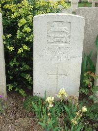 Bethune Town Cemetery - Walker, Gilbert