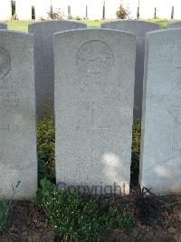 Bethune Town Cemetery - Wallis, Robert William