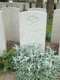 Bethune Town Cemetery - Watts, Charles