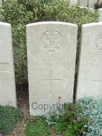 Bethune Town Cemetery - Wells, F