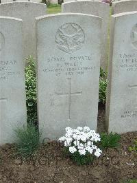 Bethune Town Cemetery - Wells, F