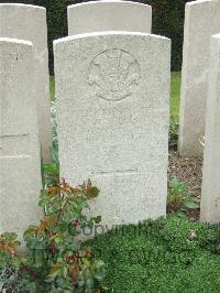 Bethune Town Cemetery - Wells, Walter
