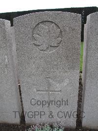 Bethune Town Cemetery - West, R T