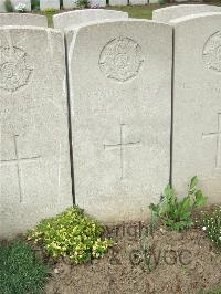 Bethune Town Cemetery - White, Francis William