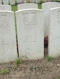 Bethune Town Cemetery - White, G