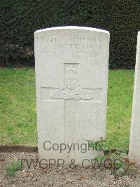 Bethune Town Cemetery - Whitehouse, C T