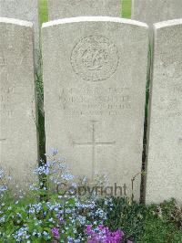 Bethune Town Cemetery - Whyte, R