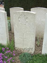 Bethune Town Cemetery - Williams, T