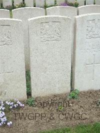 Bethune Town Cemetery - Woodbine, Thomas