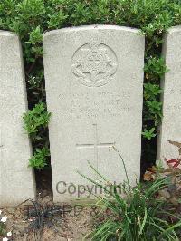 Bethune Town Cemetery - Wright, R