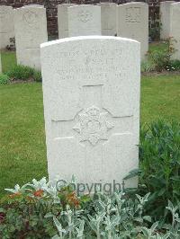 Bethune Town Cemetery - Wyatt, F