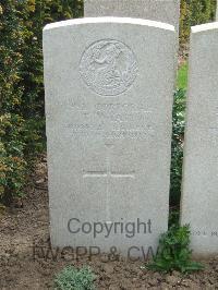 Bethune Town Cemetery - Wyatt, T