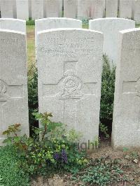 Bethune Town Cemetery - Yates, T