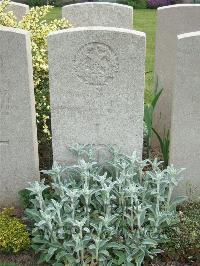 Bethune Town Cemetery - York, H W