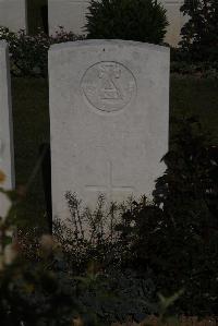 Rocquigny-Equancourt Road British Cemetery Manancourt - Fieldhouse, T R