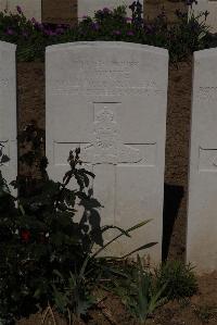Rocquigny-Equancourt Road British Cemetery Manancourt - White, W