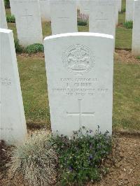 Lonsdale Cemetery - Cliffe, L