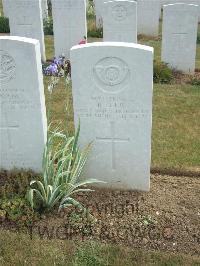 Lonsdale Cemetery - Ellis, R