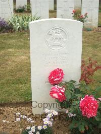 Lonsdale Cemetery - Hizzey, T