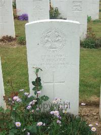Lonsdale Cemetery - Hughes, R