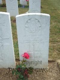 Lonsdale Cemetery - Isles, J