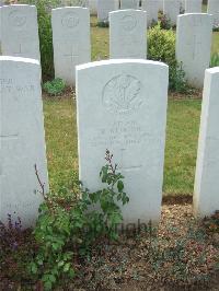 Lonsdale Cemetery - Kirk, R