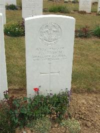 Lonsdale Cemetery - Lynch, J T