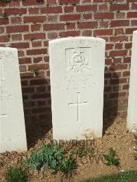 Lonsdale Cemetery - Maxim, F