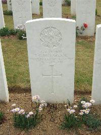 Lonsdale Cemetery - McFarlane, R C