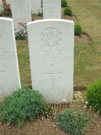 Lonsdale Cemetery - McLean, J
