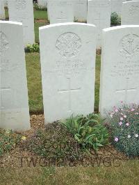 Lonsdale Cemetery - McPhun, R F
