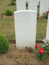 Lonsdale Cemetery - Young, T