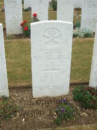 Mill Road Cemetery - Howes, E W