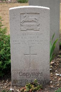 St. Sever Cemetery Rouen - Hoyle, Frederick Harold