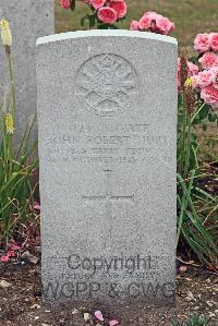St. Sever Cemetery Rouen - Hurt, John Robert