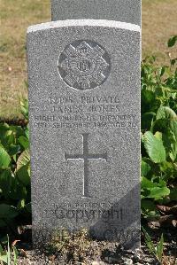 St. Sever Cemetery Rouen - Jones, James