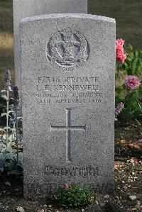 St. Sever Cemetery Rouen - Kennewell, Louis Edwin